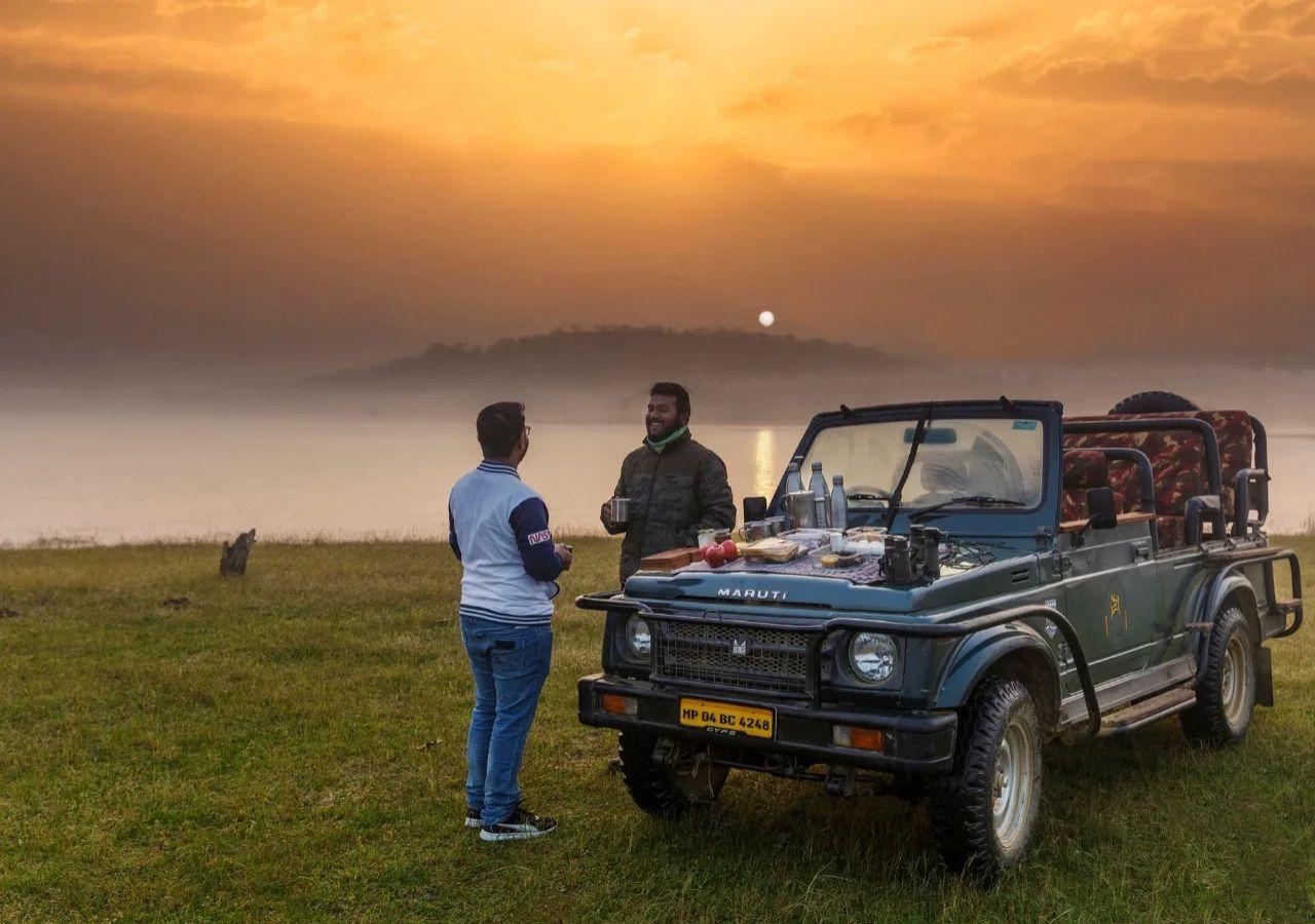 two men enjoying sundowners on safari