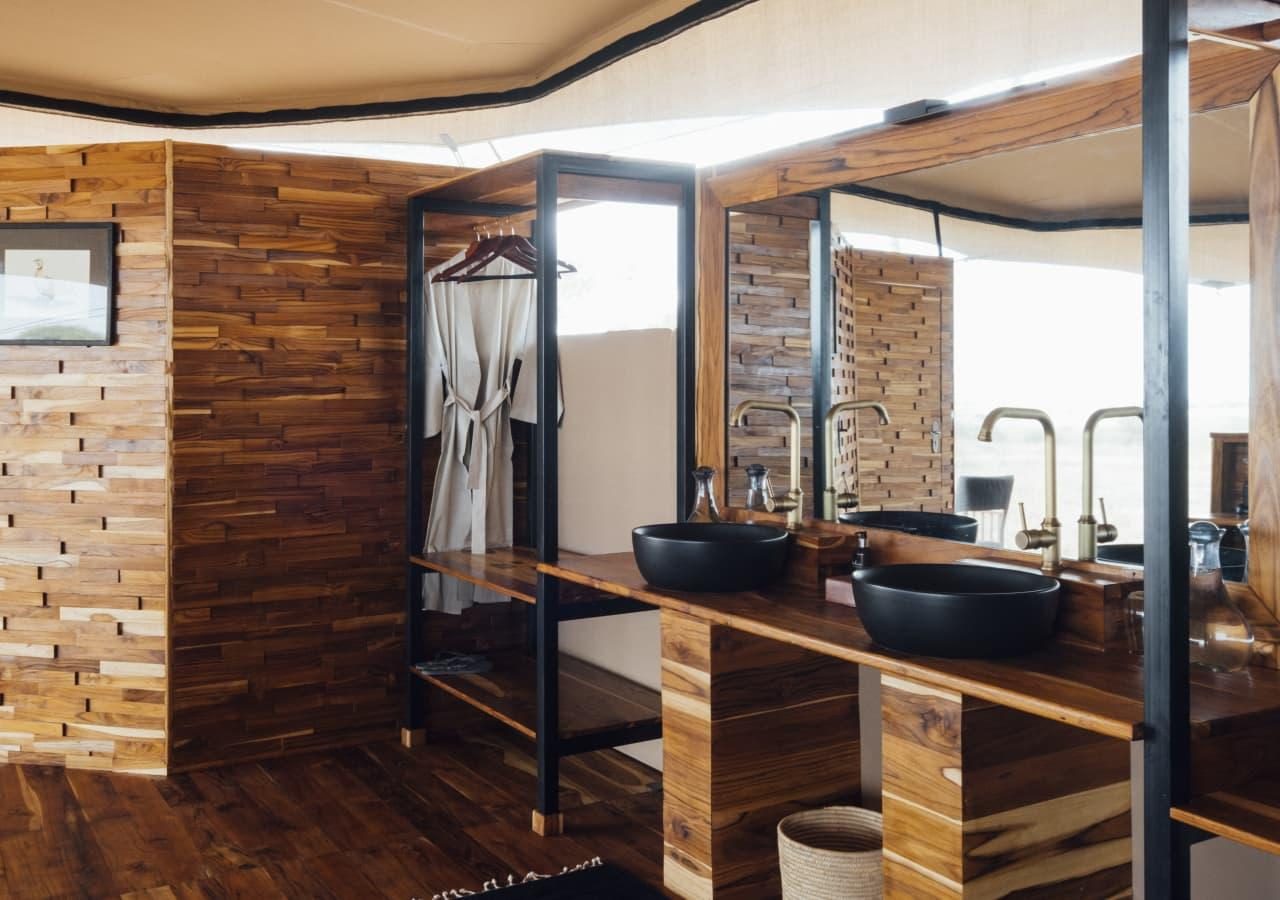 Asilia Africa Usangu Expedition Camp Guest bathroom