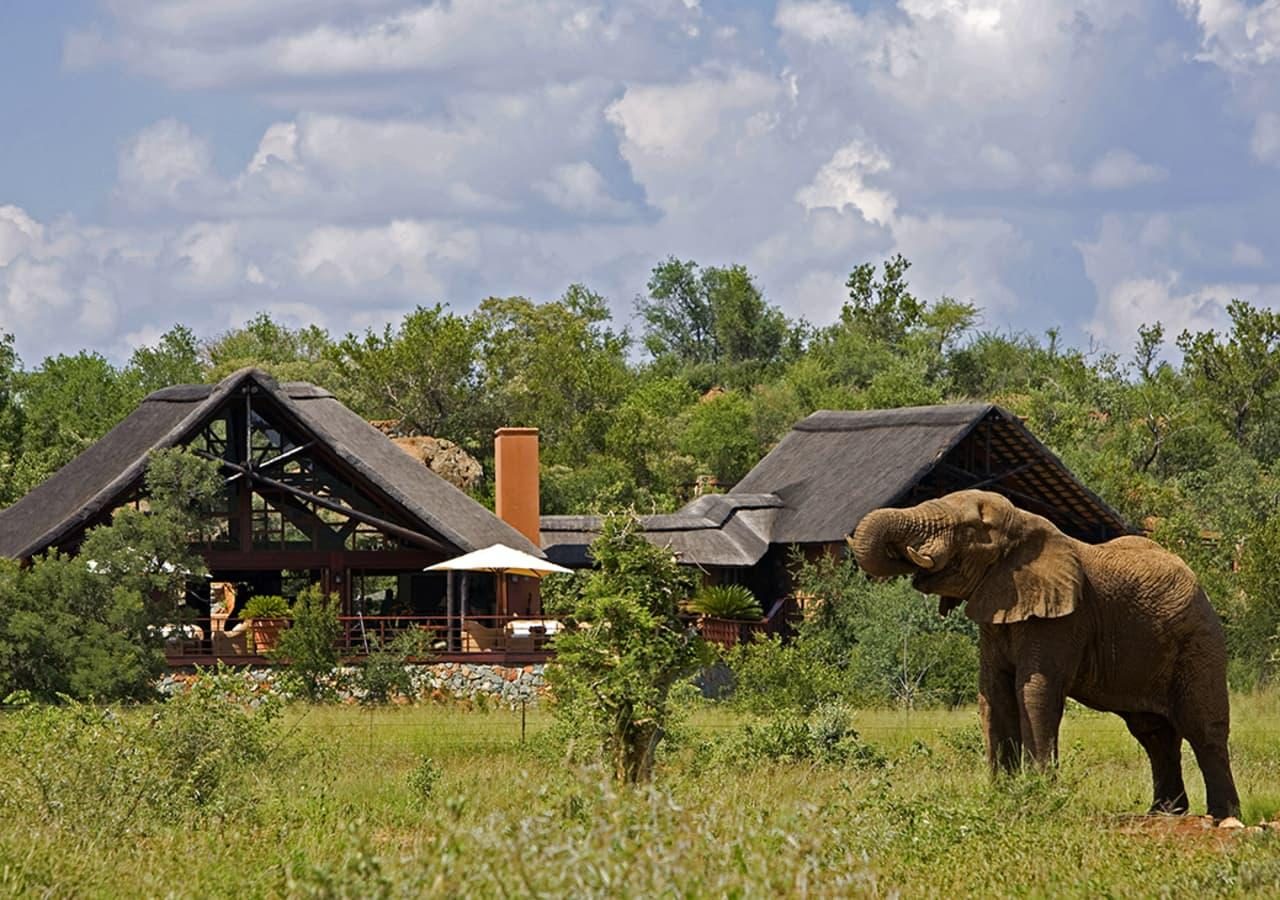 Mateya Safari Lodg exterior