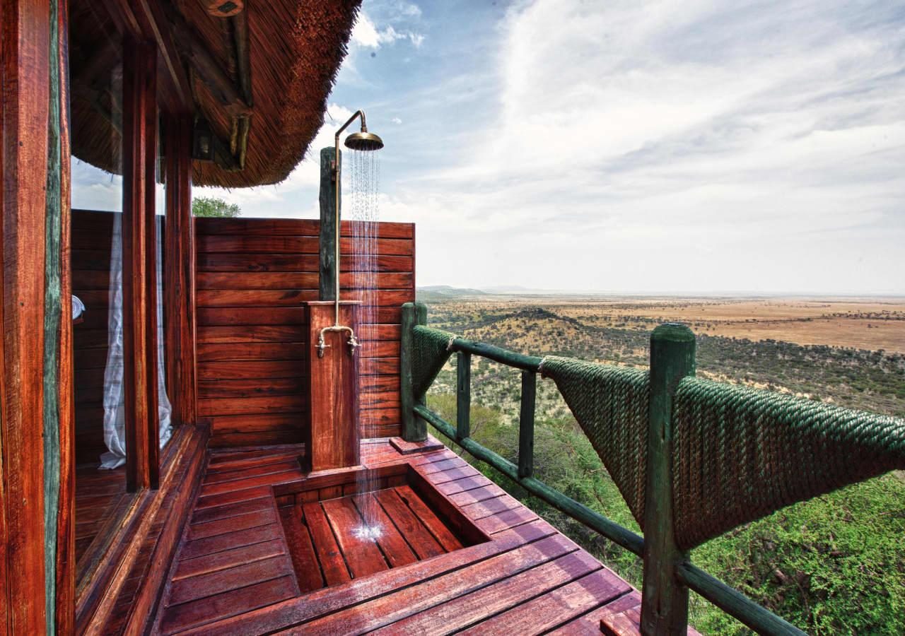 Mbali Mbali Soroi Serengeti outdoor shower