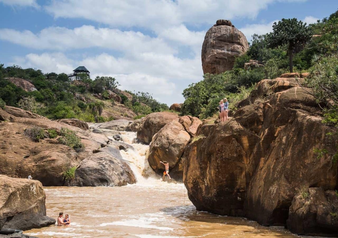 Siruai Mobile Camp jumping from the rocks