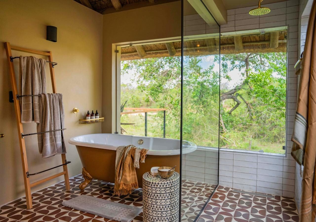 Thornybush Game Lodge Bathroom 1280