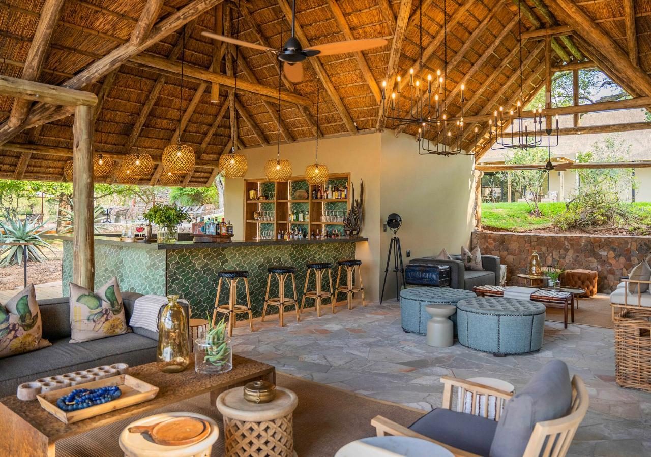 Thornybush Game Lodge Main Area 1280