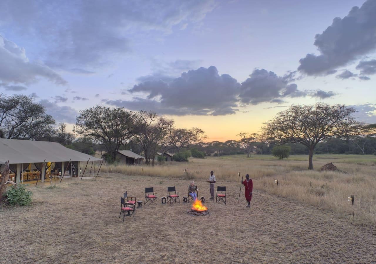 Asilia ubuntu migration camp sunset around the campfire 1280