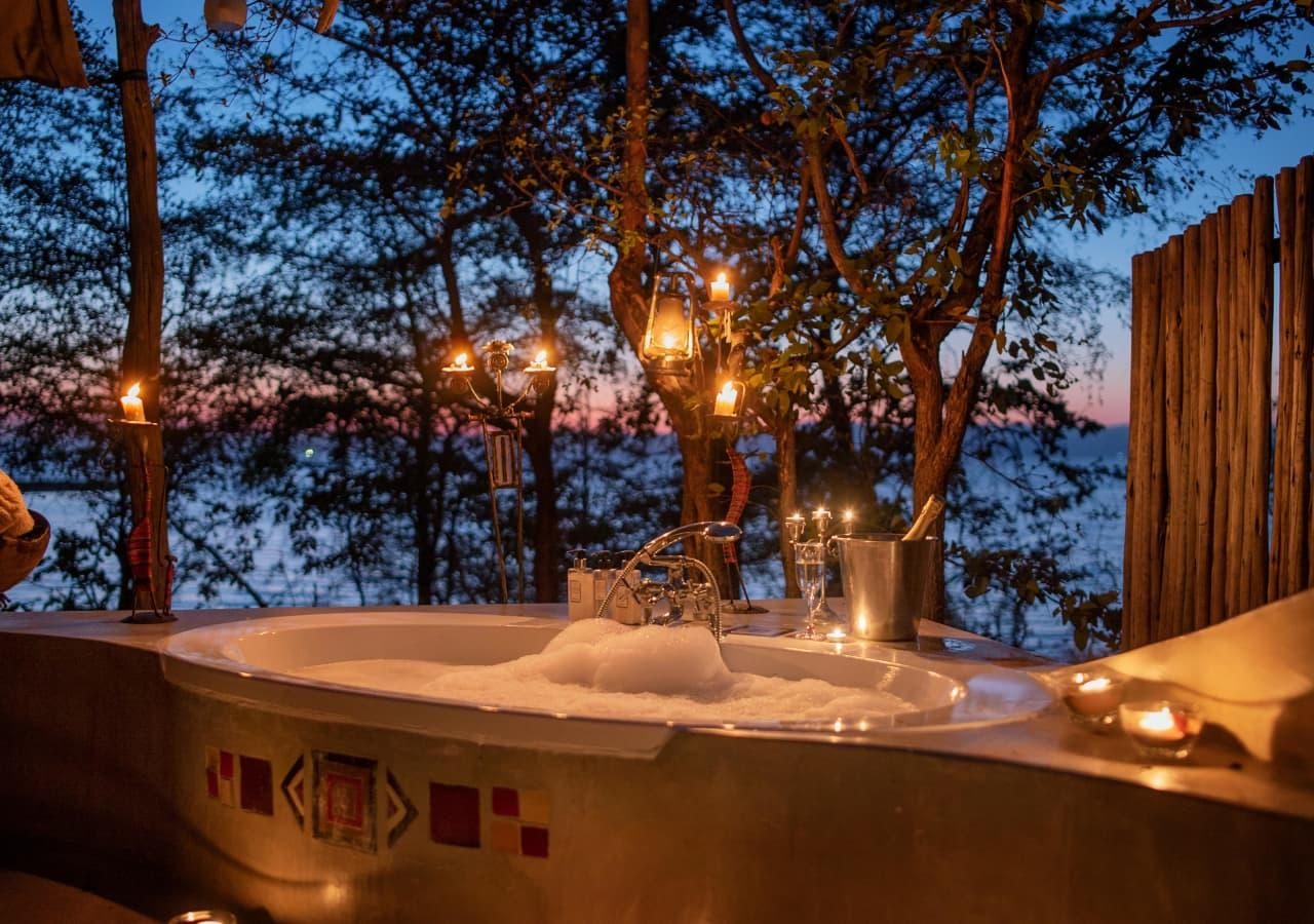 Changa safari camp outdoor bathtub 1280