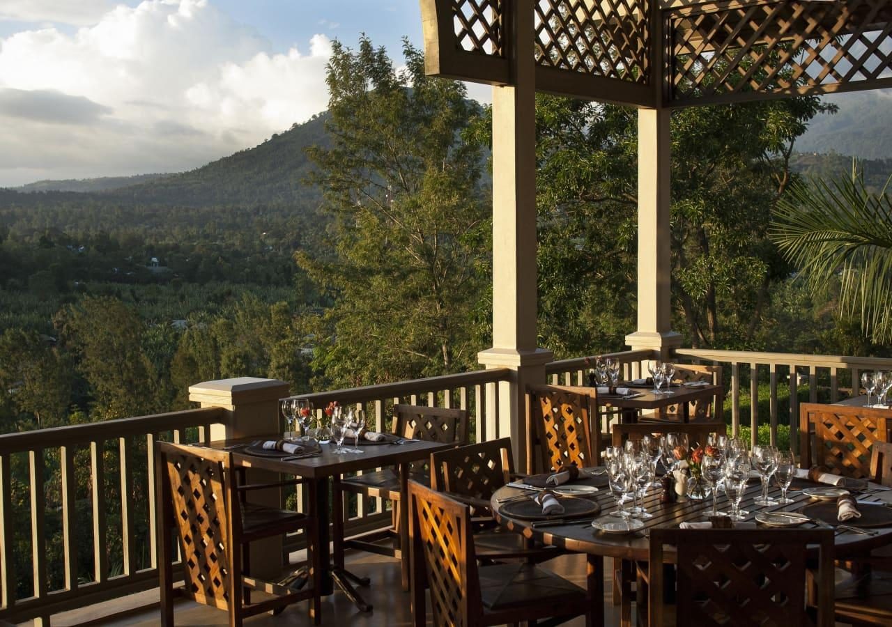 L dining on the verandah