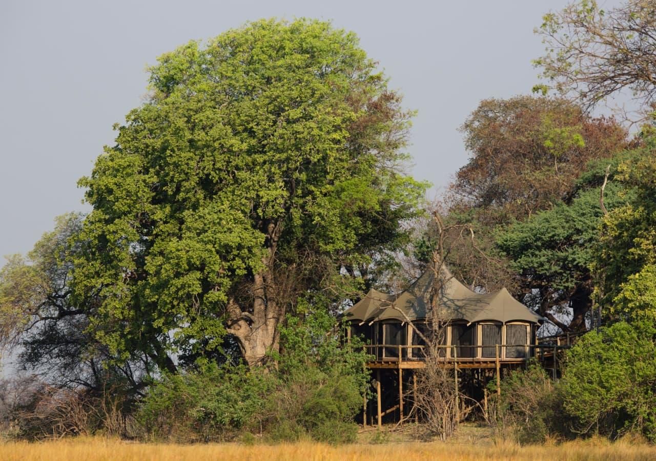 L tented lodge exterior