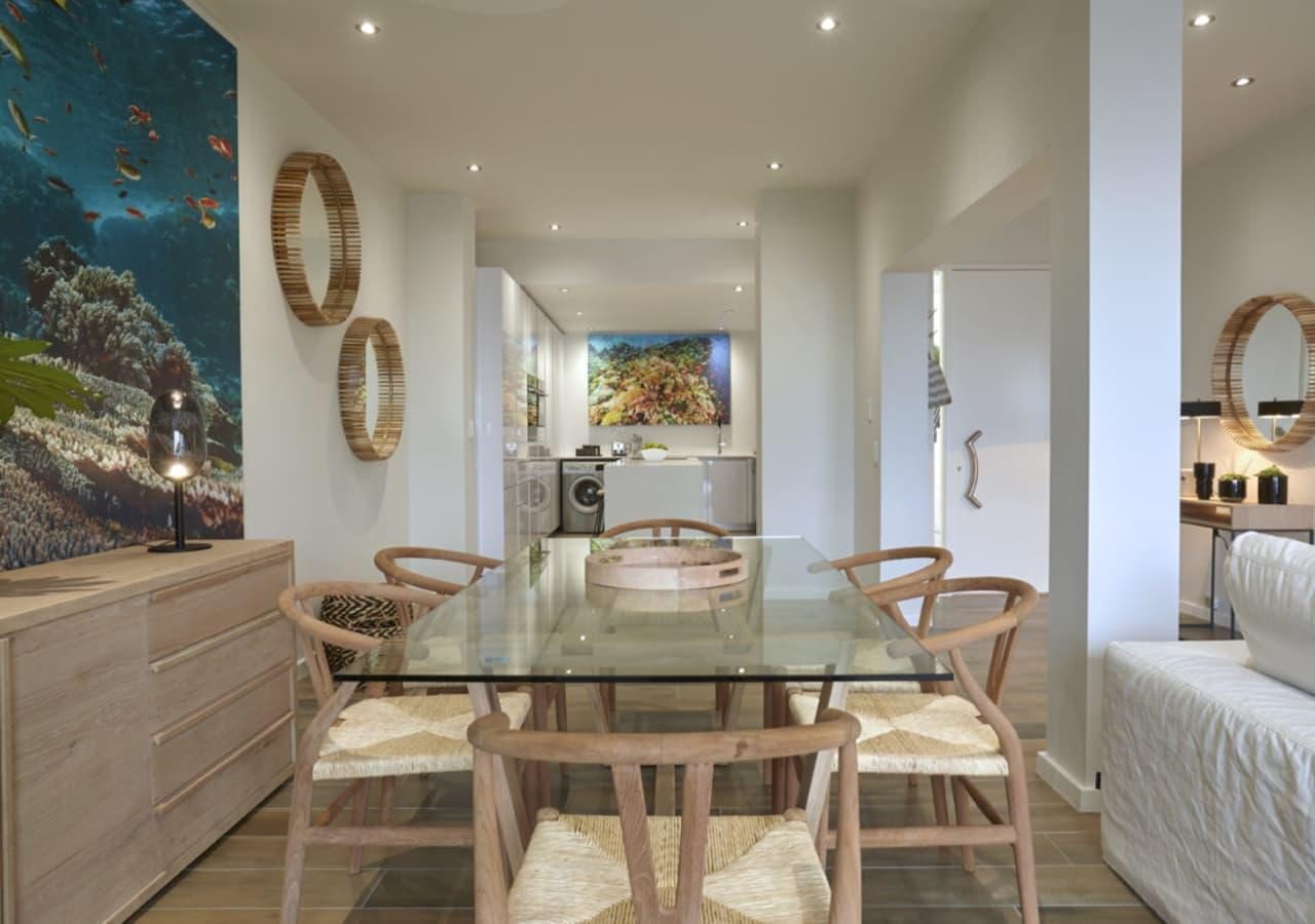 Open plan kitchen and dining area