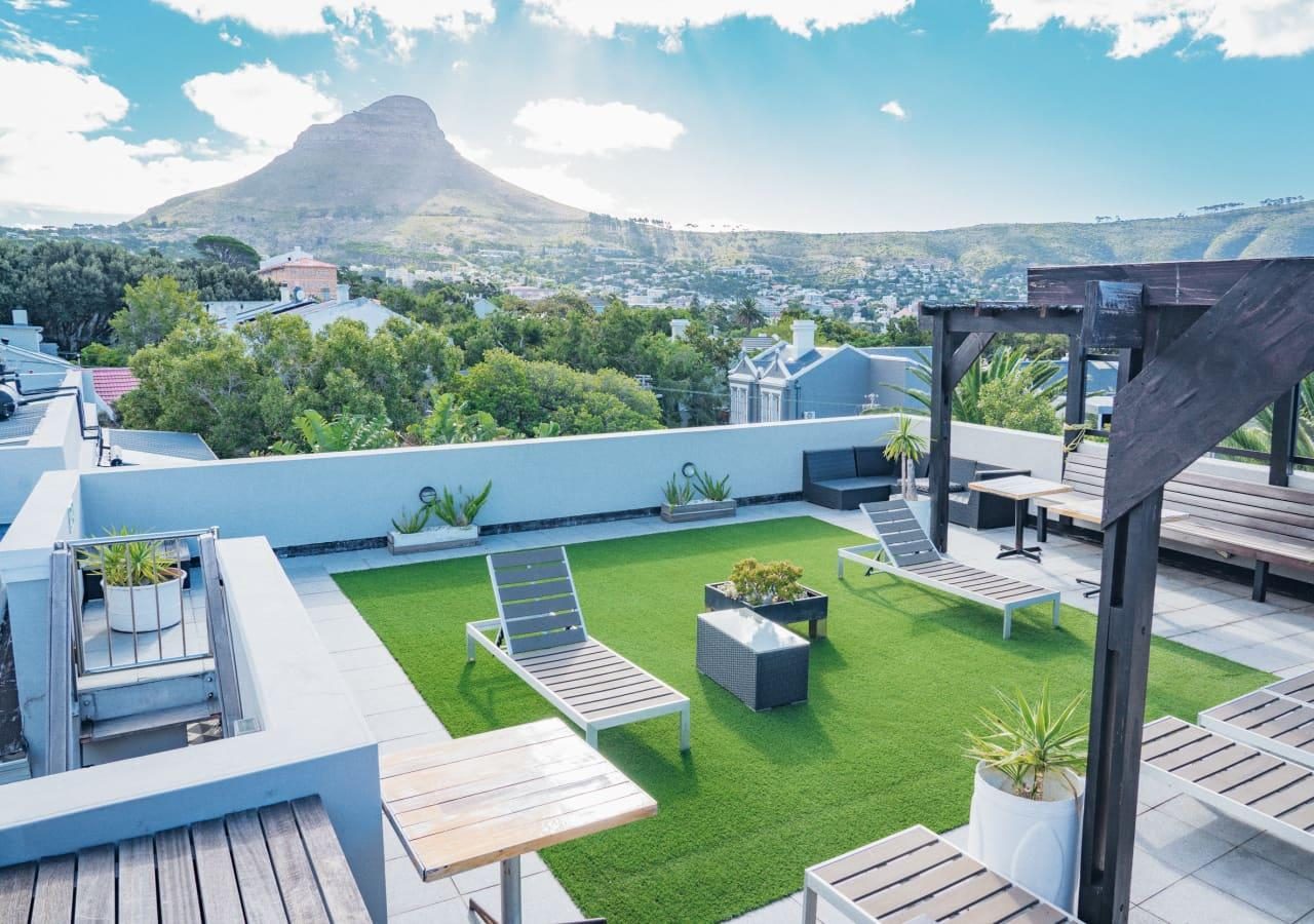 T patio area with moutain view