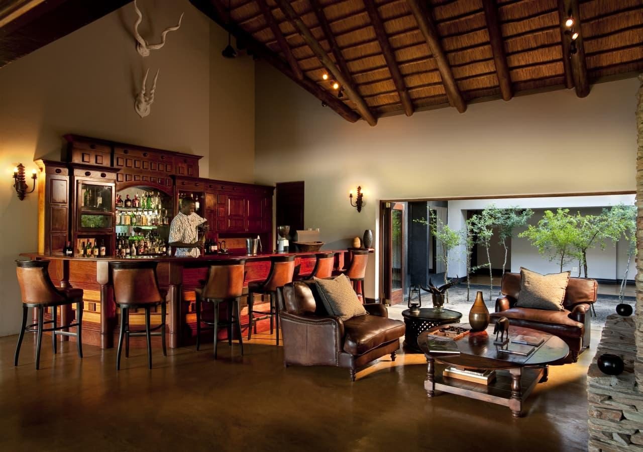 Tinga lodge guest bar area 1280