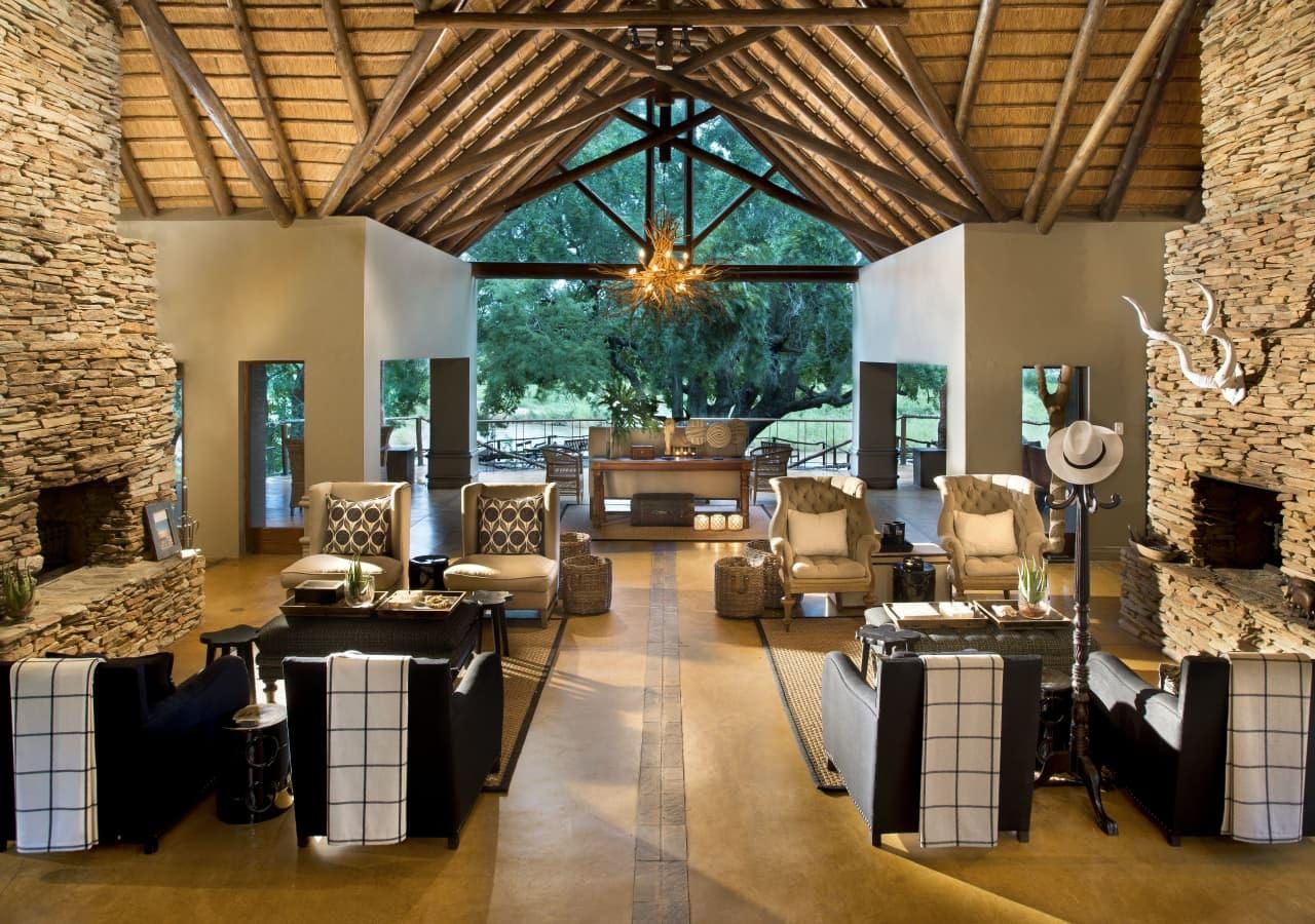 Tinga lodge restaurant interior 1280