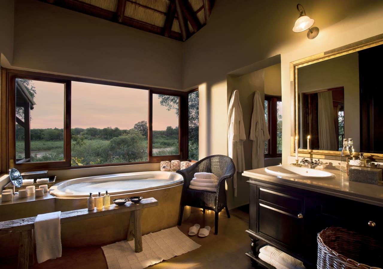 Tinga lodge suite bathroom 1280