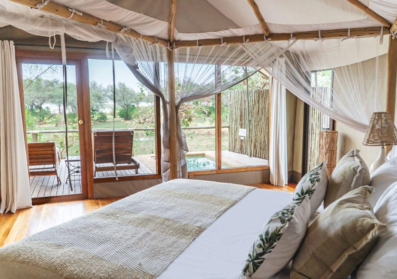 Deulini Anabezi King Tent with private plunge pool