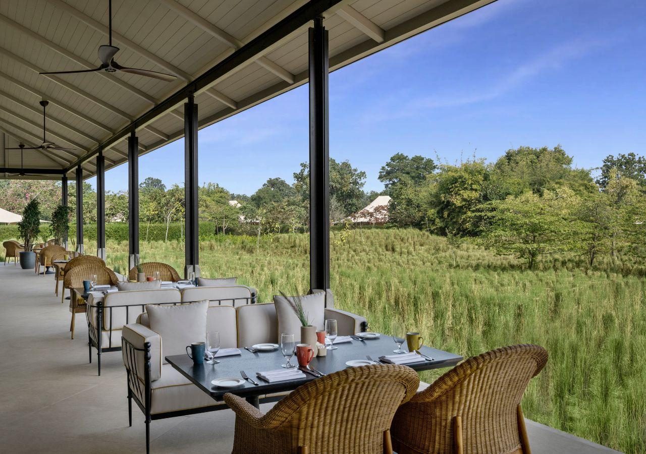 Oberoi Vindhyavilas Wildlife Resort Dining Room Verandah