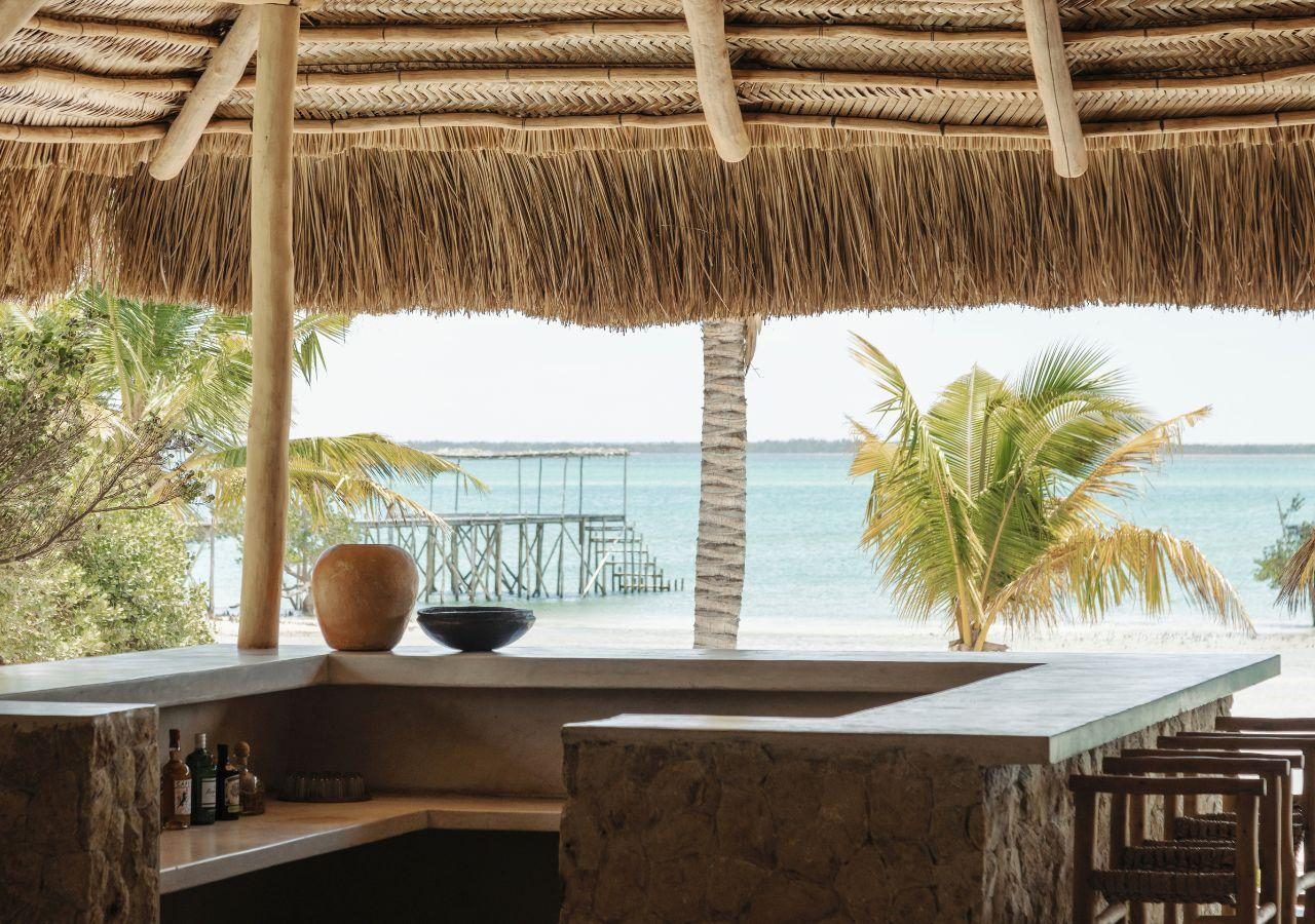 Sussurro Bar overlooking the beach