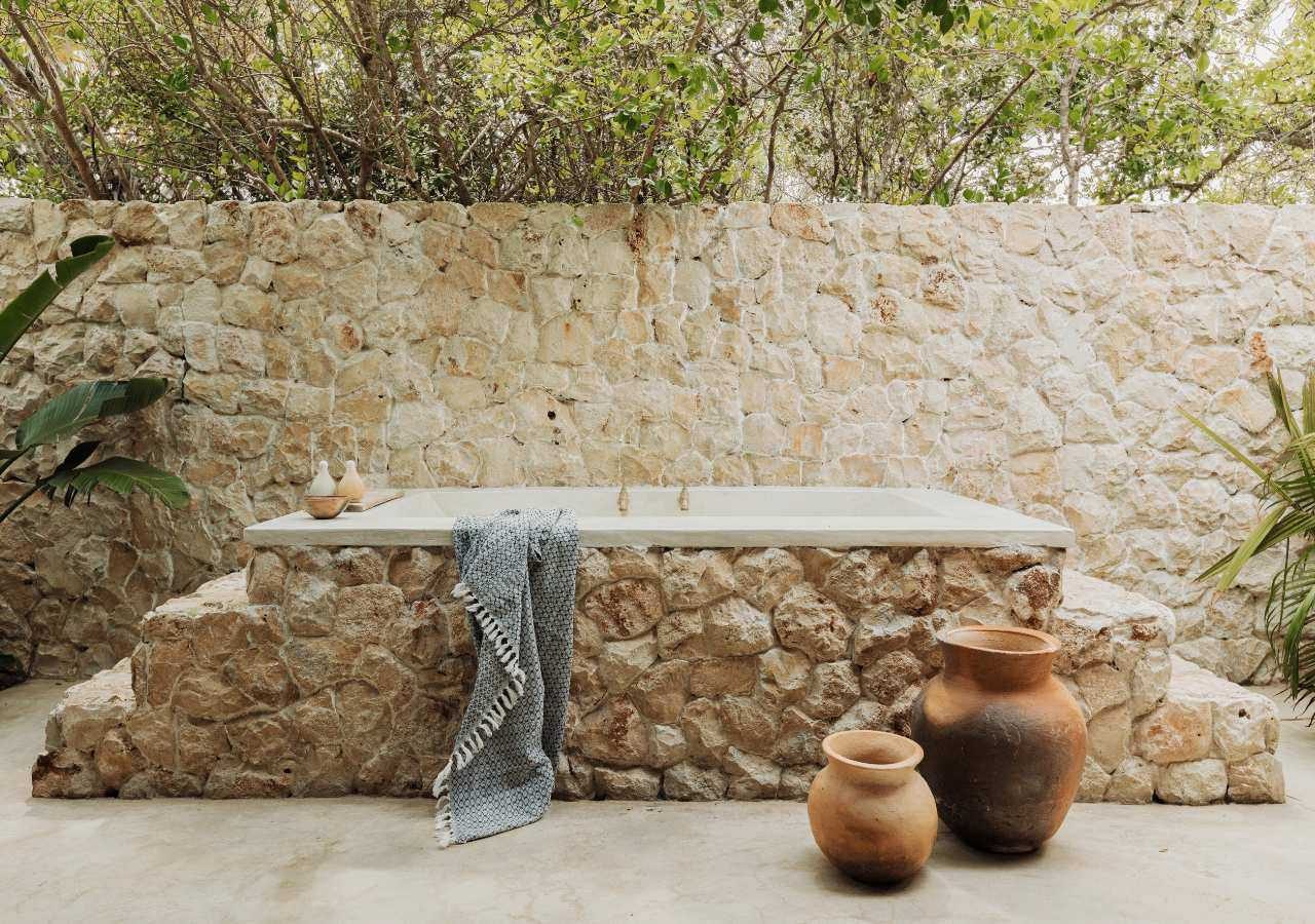 Sussurro Bungalow outdoor bath