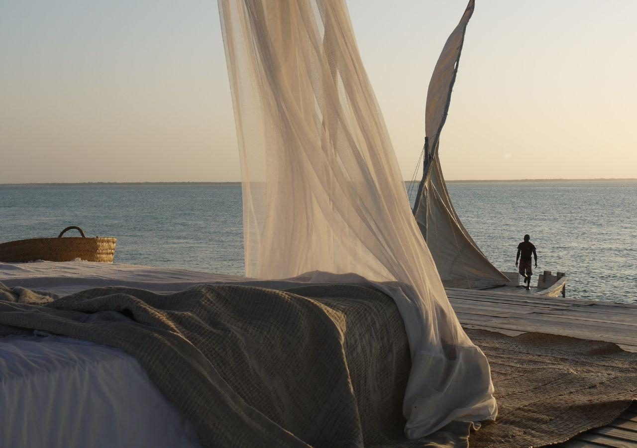 Sussurro Starbed looking out over the sea