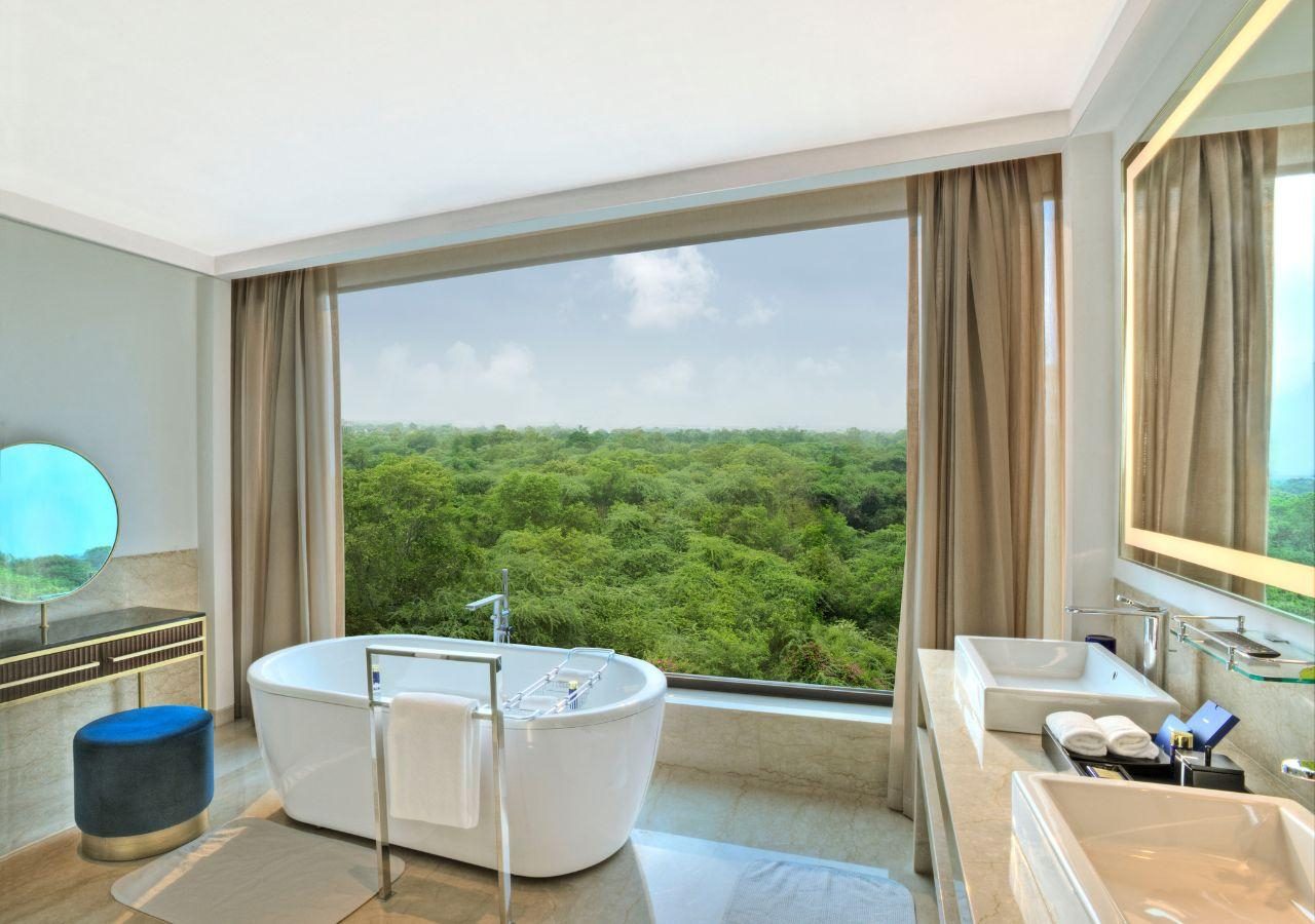 The Oberoi New Delhi Suite Bathroom
