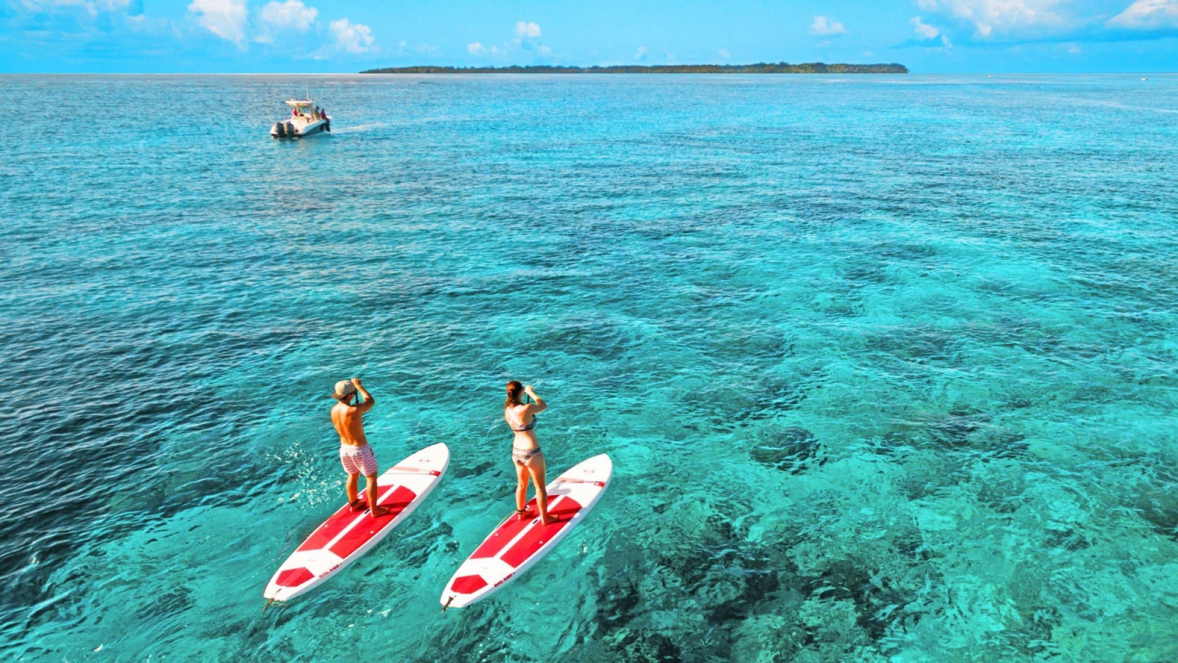 Alphonse paddle board couple seychelles