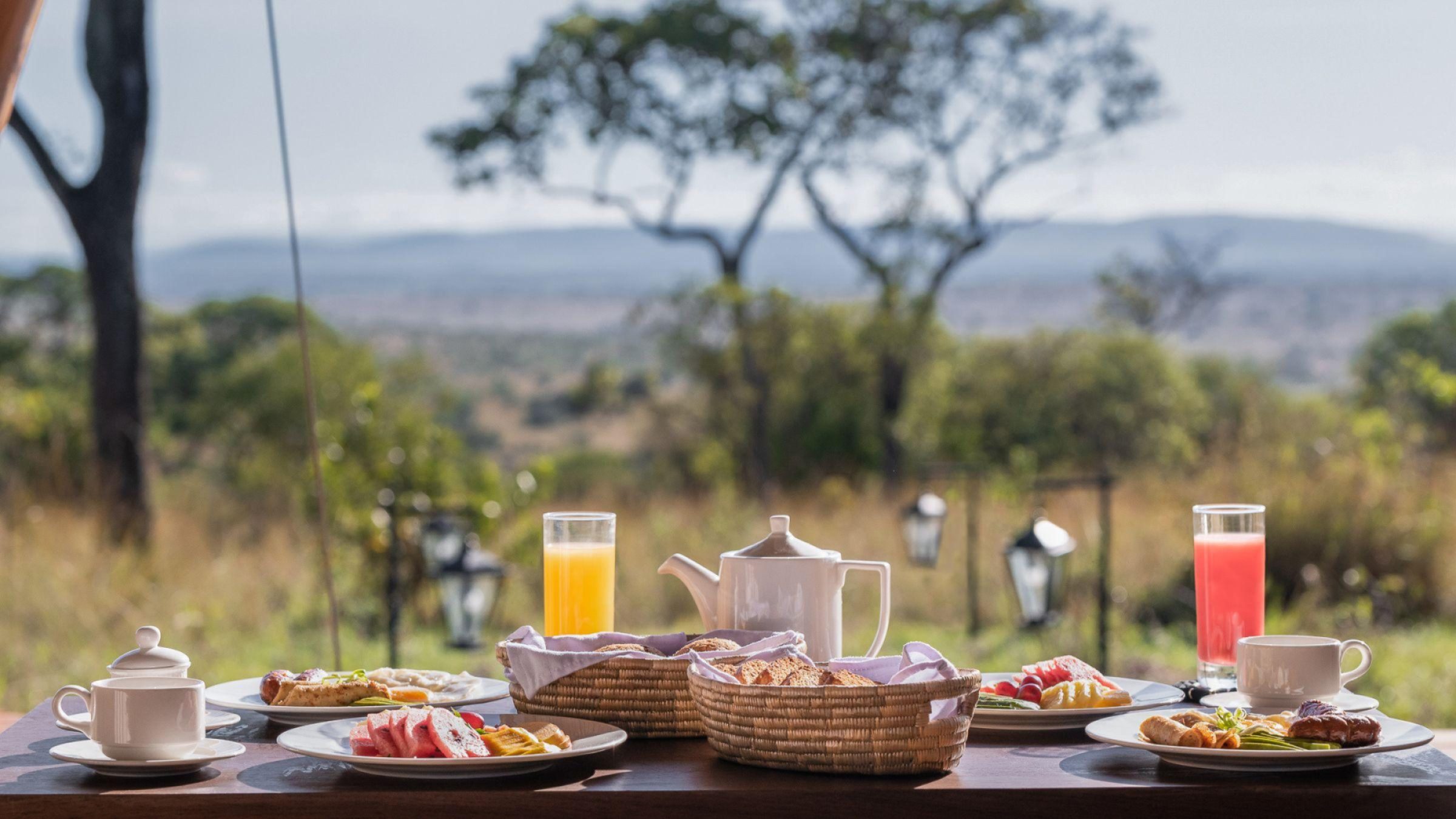 Aurari Camp Hero of Breakfast table