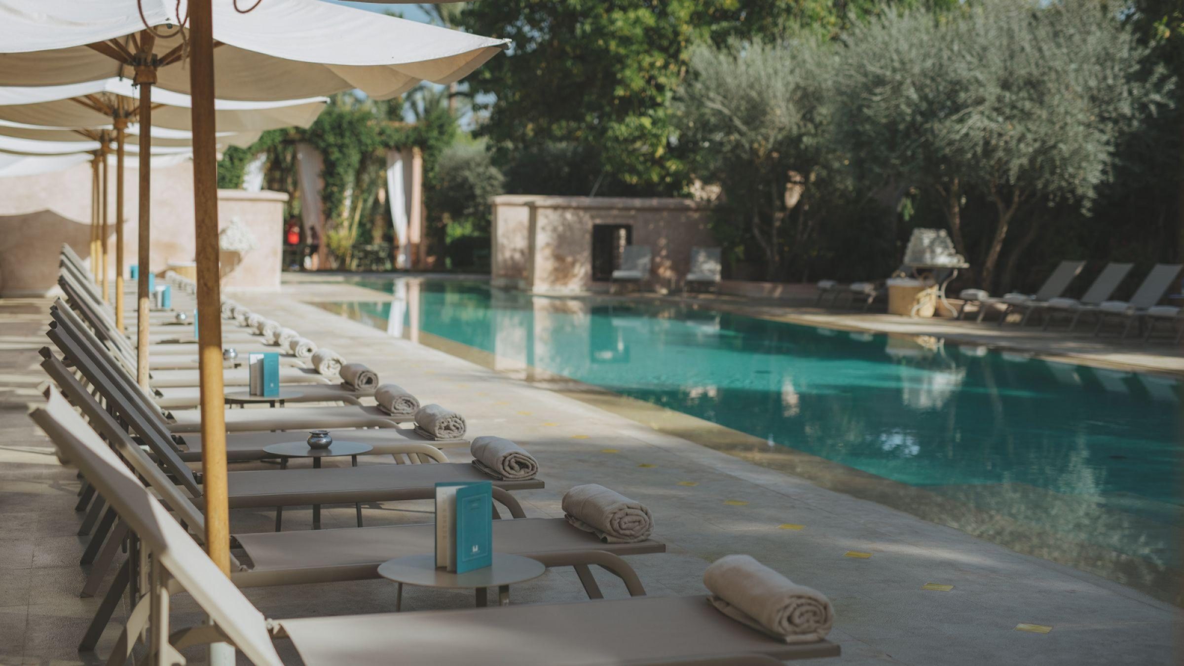 Les Deux Tours - Hero image of swimming pool