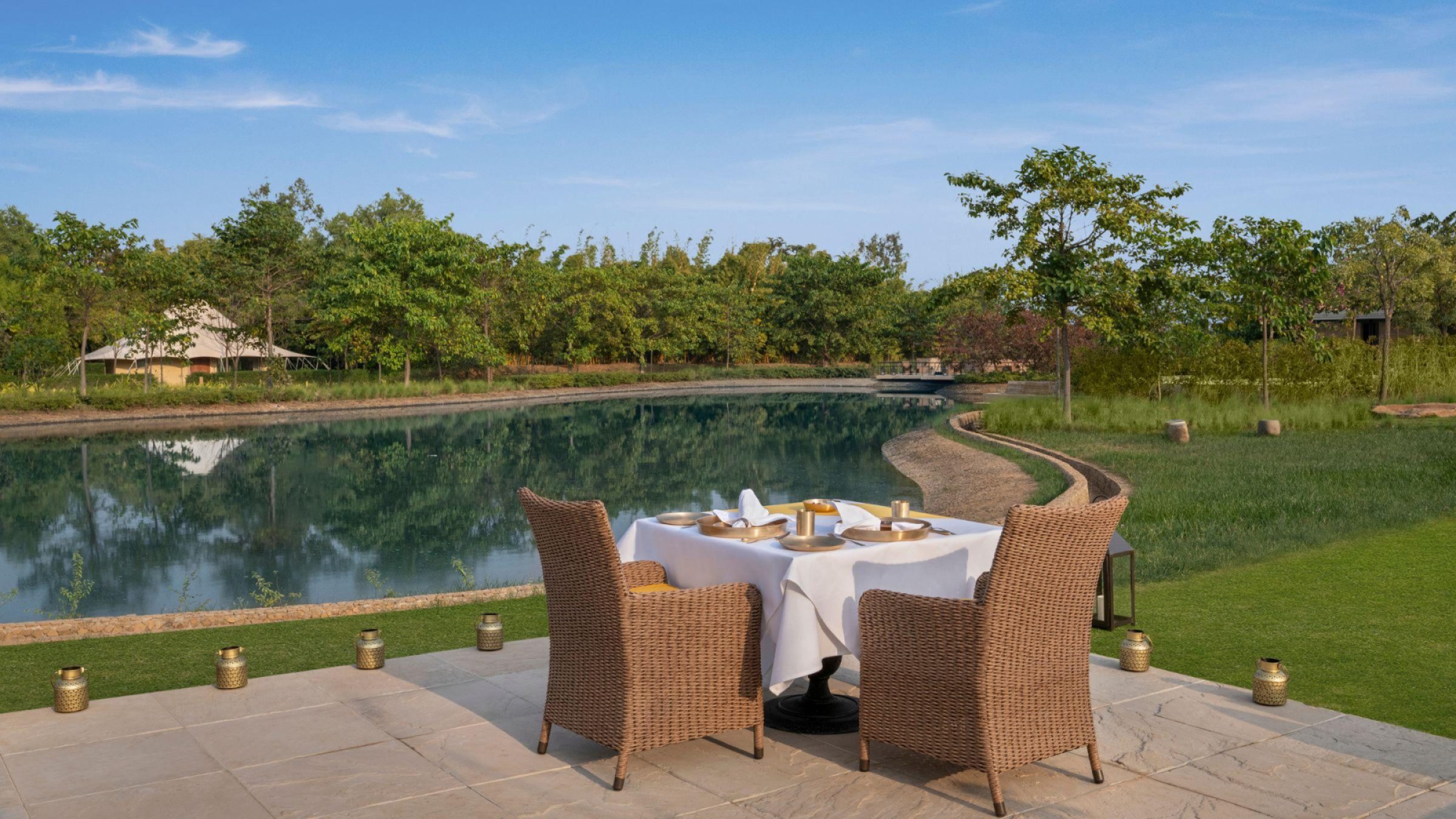 Oberoi Vindhyavilas Wildlife Resort Private dining at the pool hero