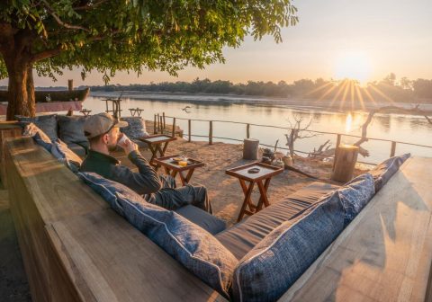 L outdoor lounge