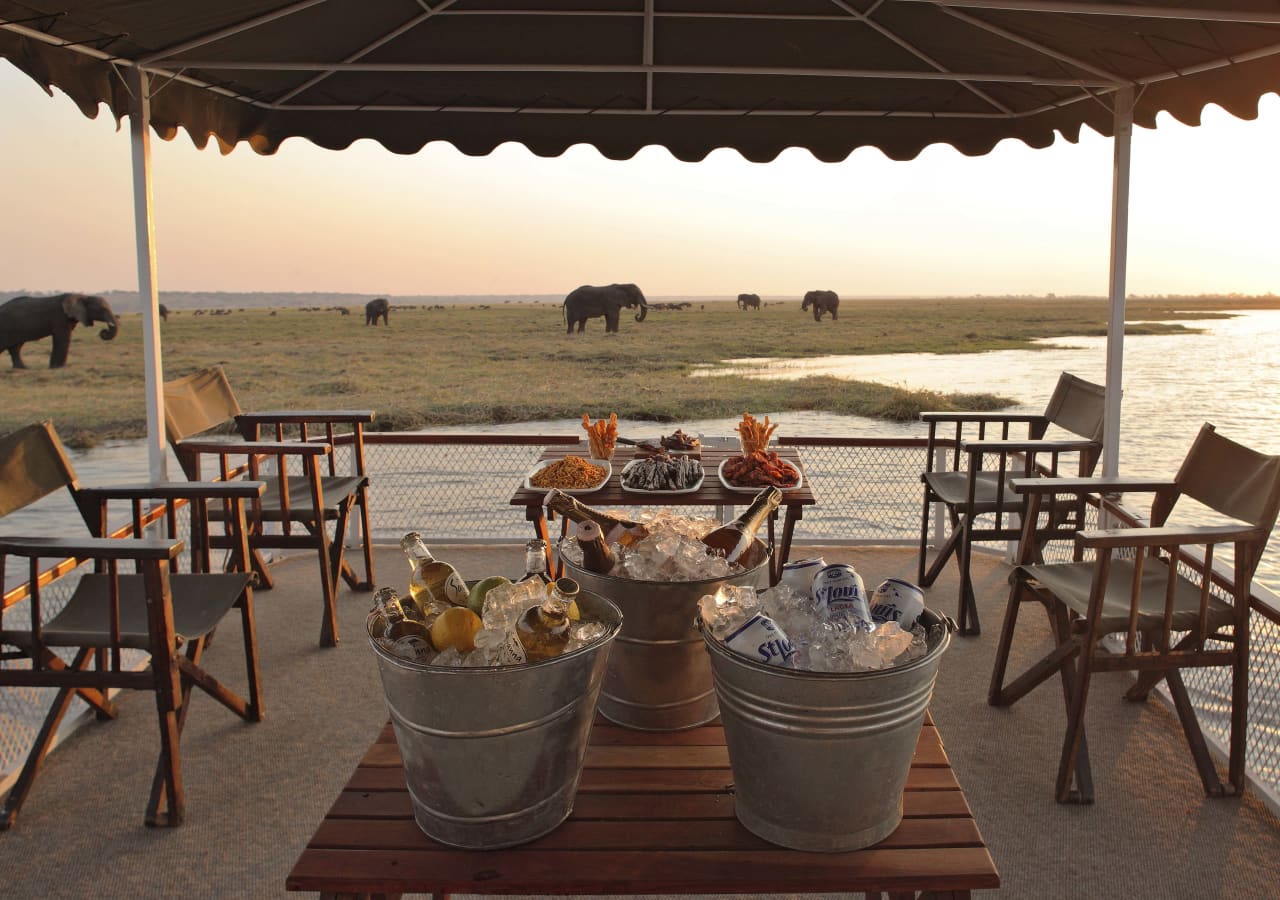 boat cruise on safari