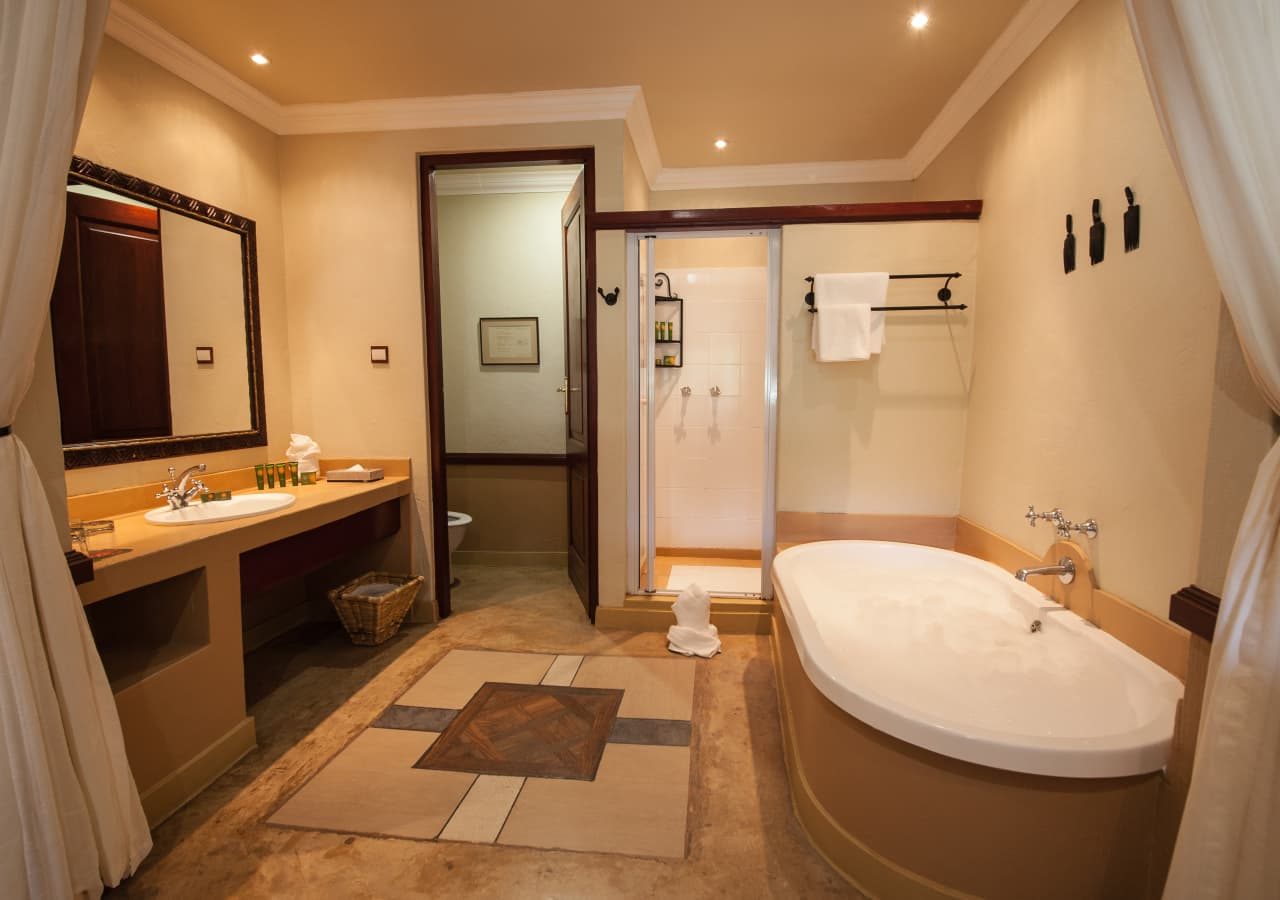 Chobe safari lodge guest suite bathroom 1280