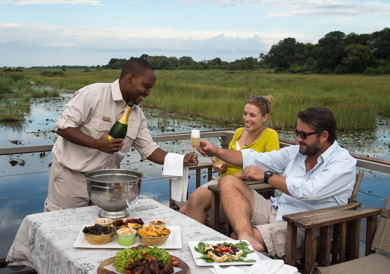 Kings pool camp lunch on the verandah 1280