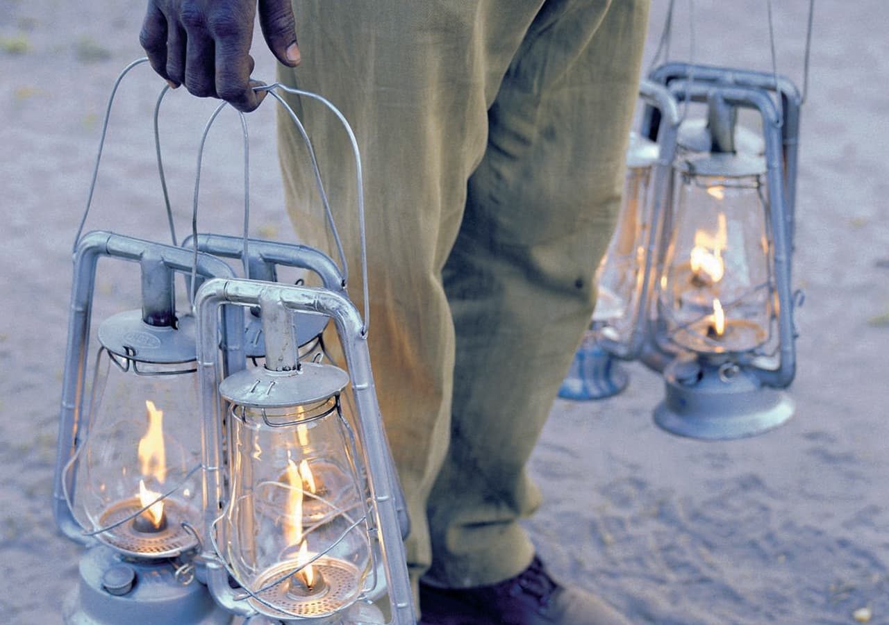 Kubu island laying out the lanterns 1280