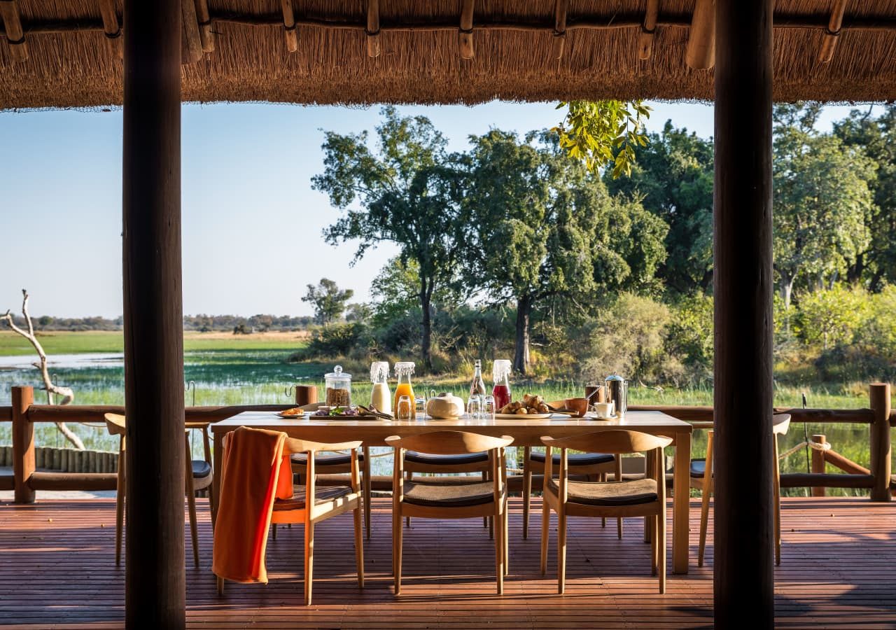 Sanctuary chiefs camp breakfast overlooking the river 1280