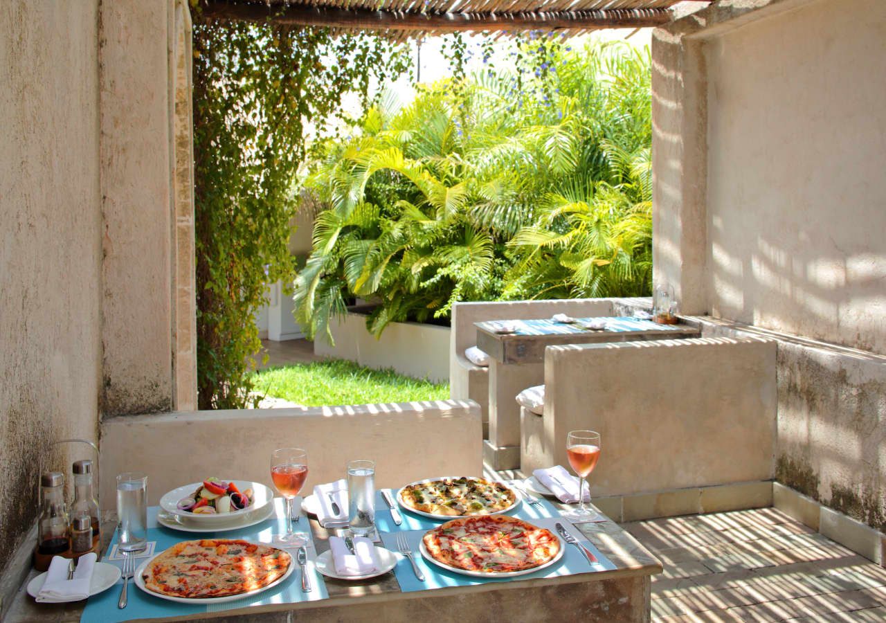 Hemingways watamu lunch in the pizzeria 1280