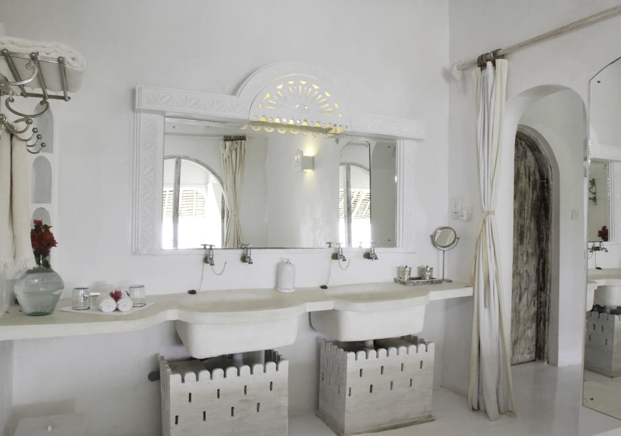 Msambweni beach house and private villas master bathroom 1280