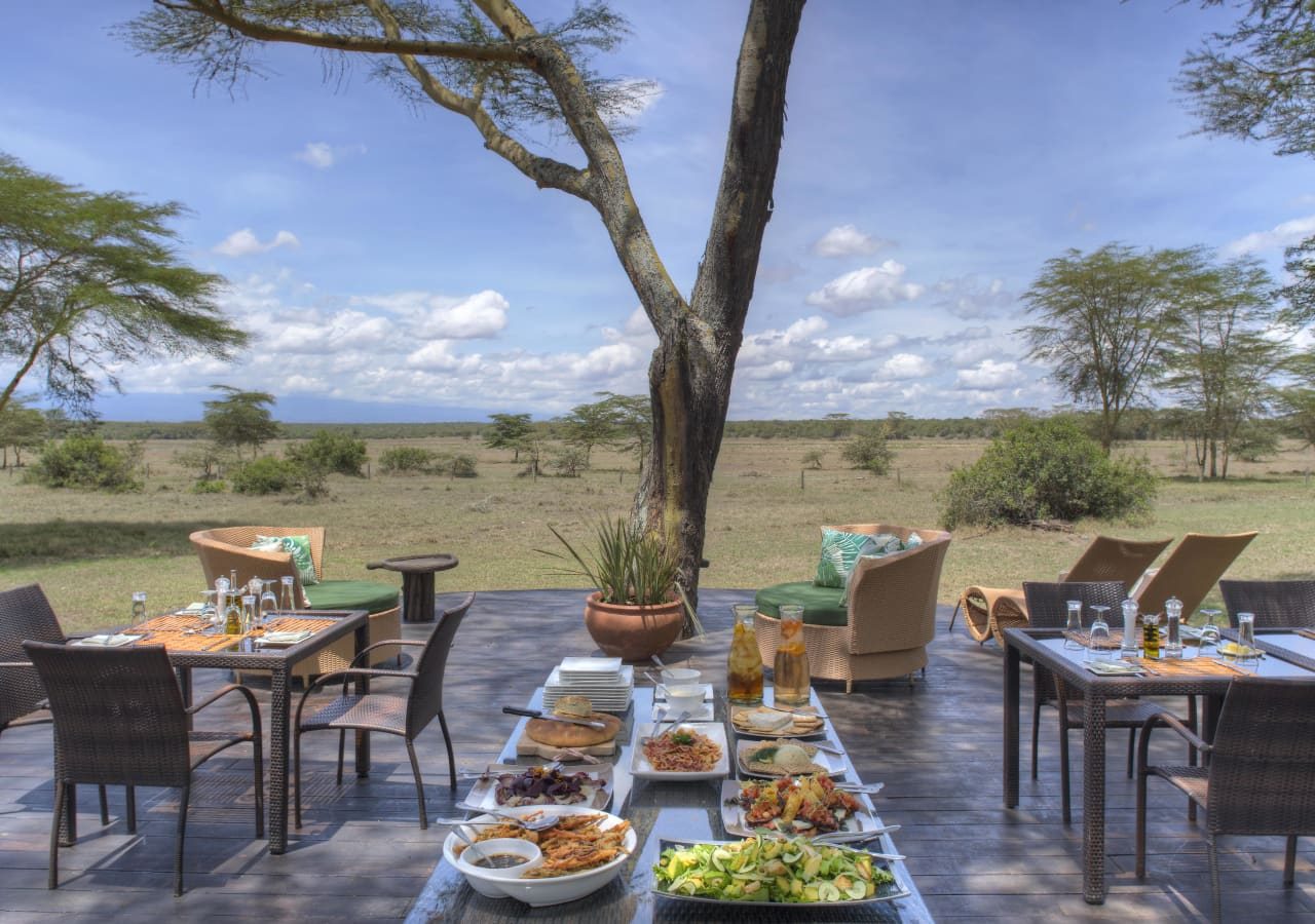 Solio lodge lunch on the deck 1280