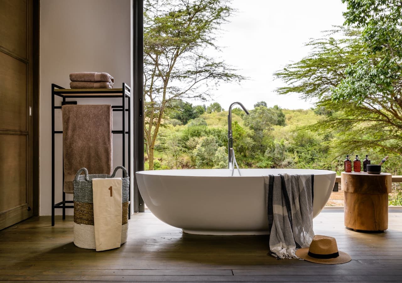 Sanctuary olonana camp bathtub in luxury guest suite 1280