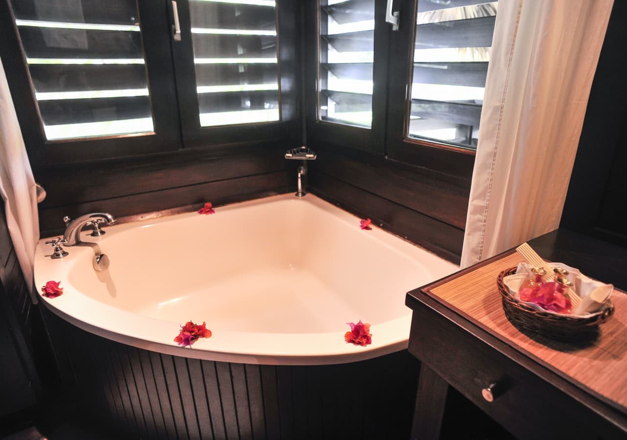 Anjajavy le lodge bathtub in lodge villa 1280