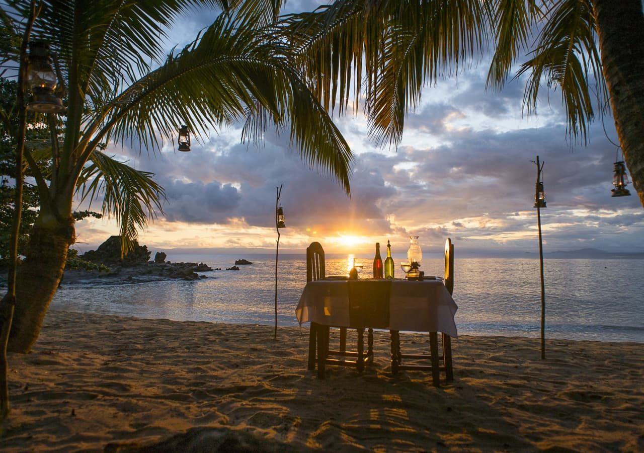 Masoala forest lodge dinner on the beach 1280