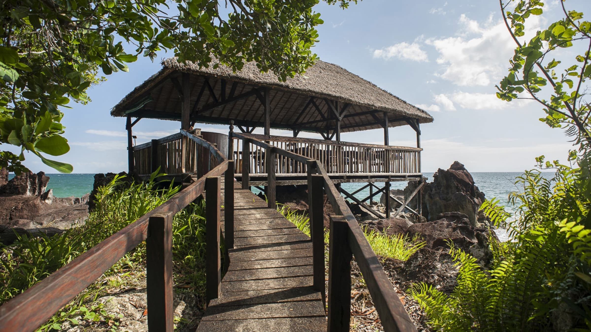 Masoala forest lodge sea deck 2400