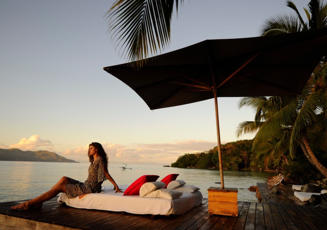 Tsara komba lodge sunset on the daybeds 1280