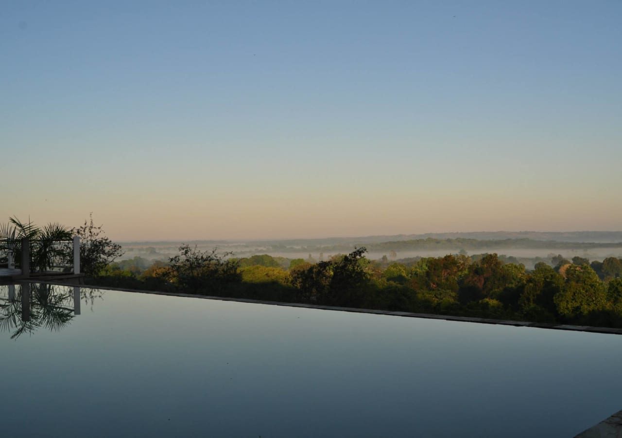 Le soleil des tsingy infinity pool at dusk 1280