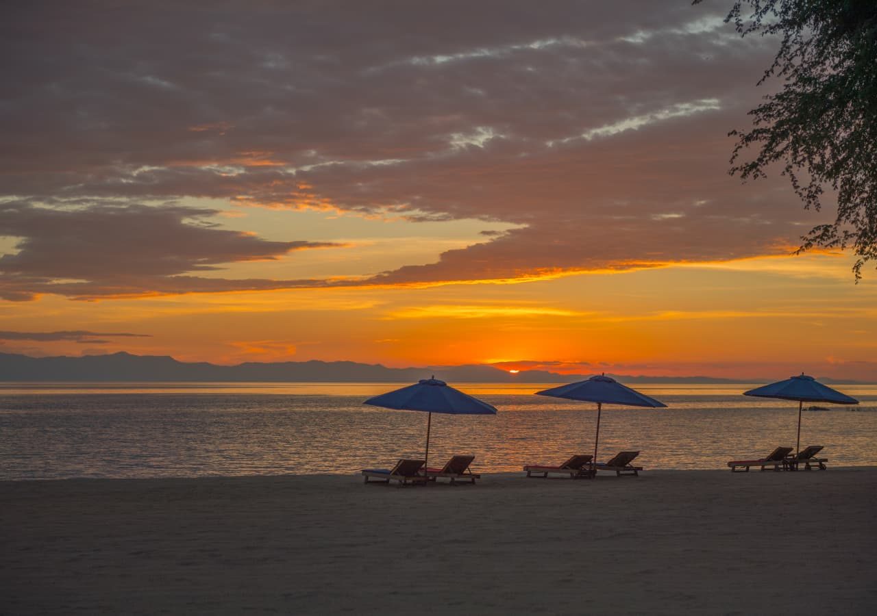 Pumulani sunset at the beach 1280