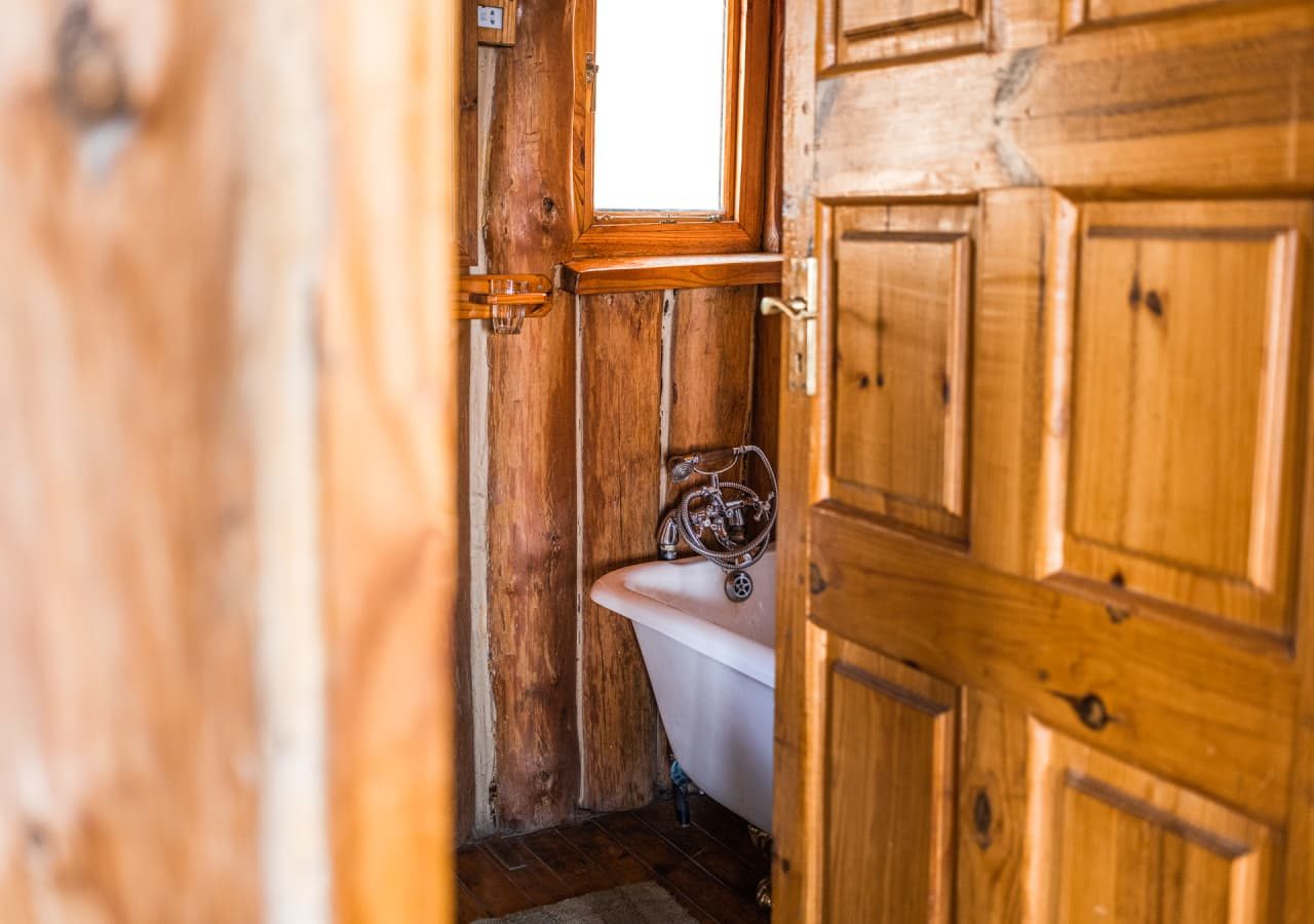 Chelinda lodge ensuite bathroom 1280