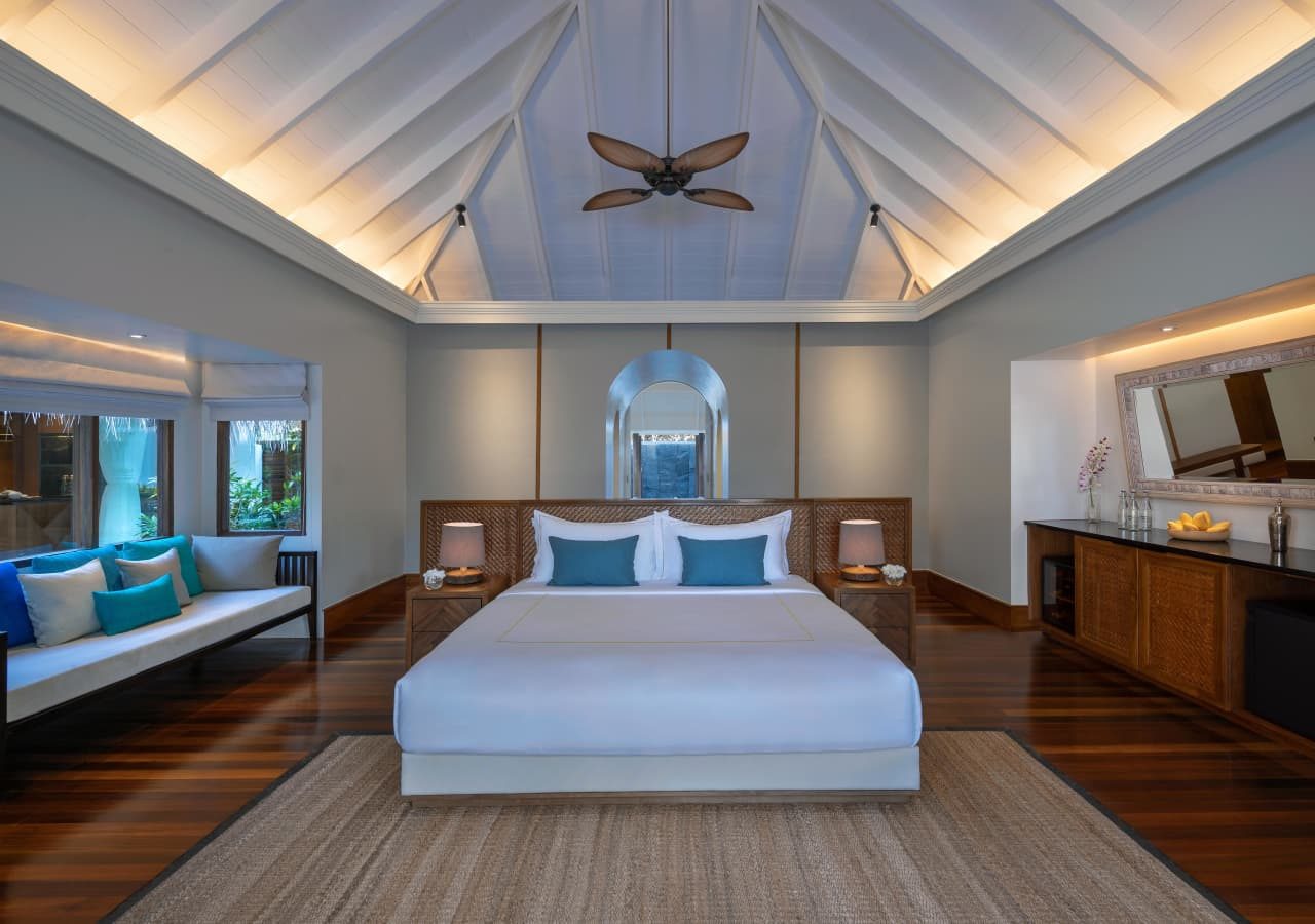 Anantara kihavah beach pool residence master bedroom 1280