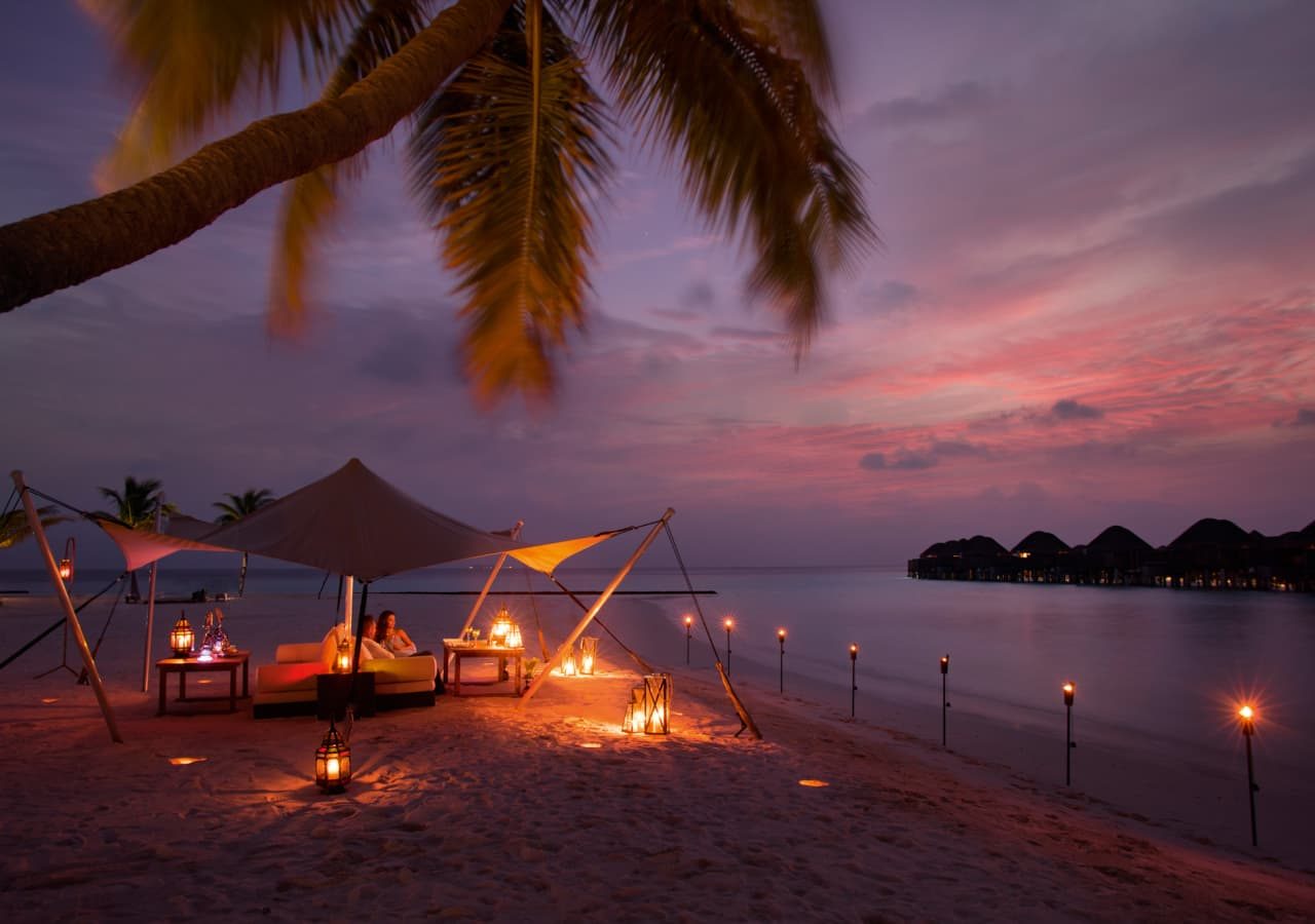 Constance halaveli sunset dinner on the beach 1280