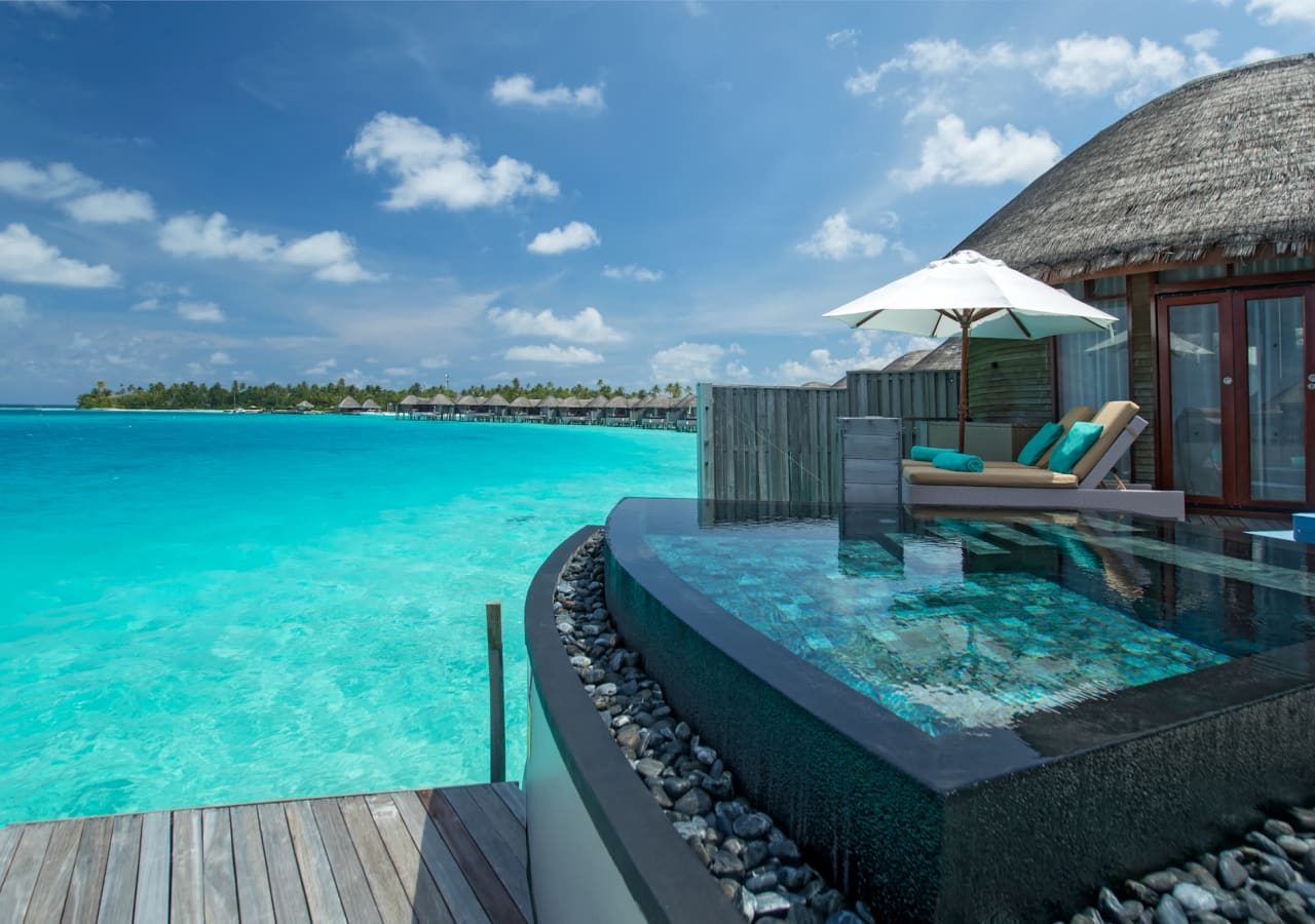 Constance halaveli water villa infinity pool 1280