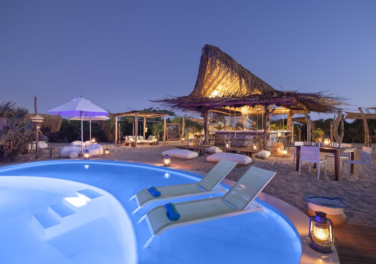 Azura benguerra island peri peri beach club 1280