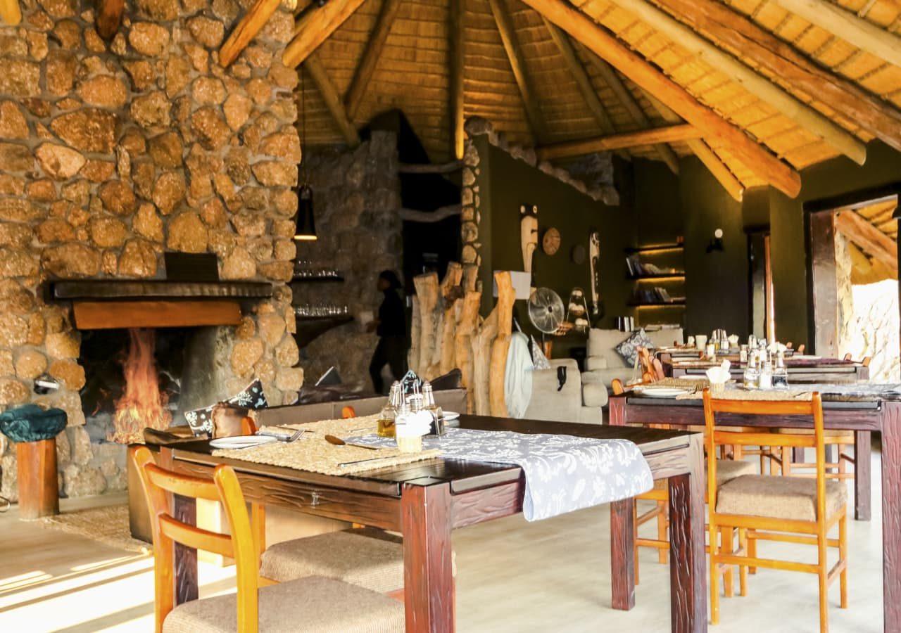 The erongo wild guest dining area 1280