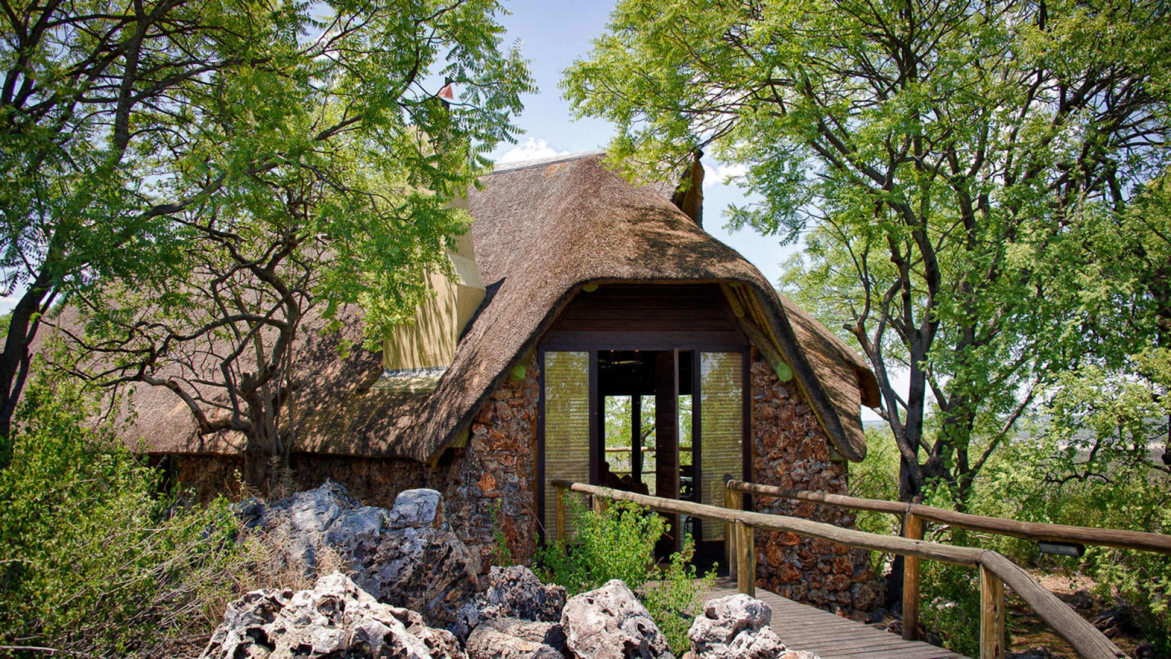 Little ongava exterior of lodge 2400