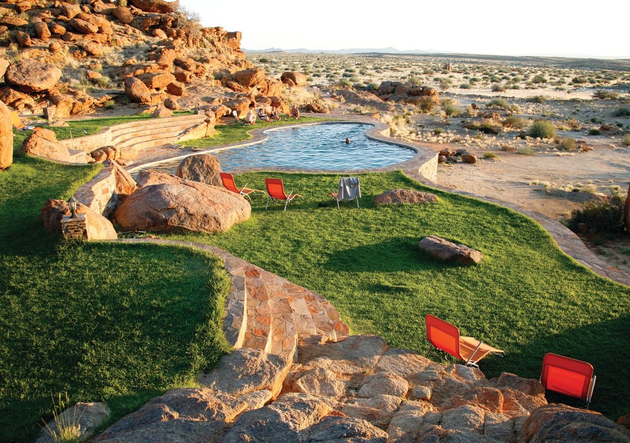 Canyon lodge garden and swimming pool 1280